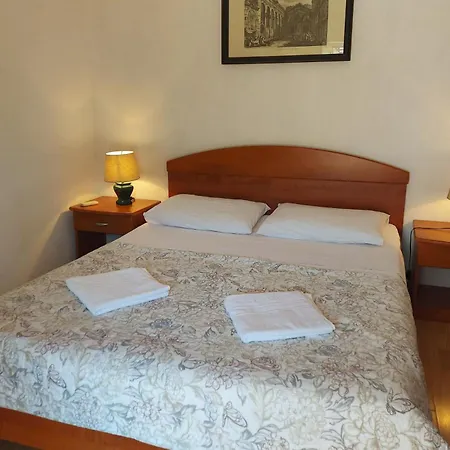 By The Sea Cove Zarace - Gdinj, Hvar - 25037 Apartamento Gdinj