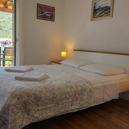 Apartamento By The Sea Cove Zarace - Gdinj, Hvar - 25037 *